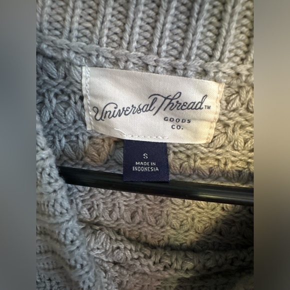 Universal Threads. Pullover Sweater. Gray. - Picture 2 of 3